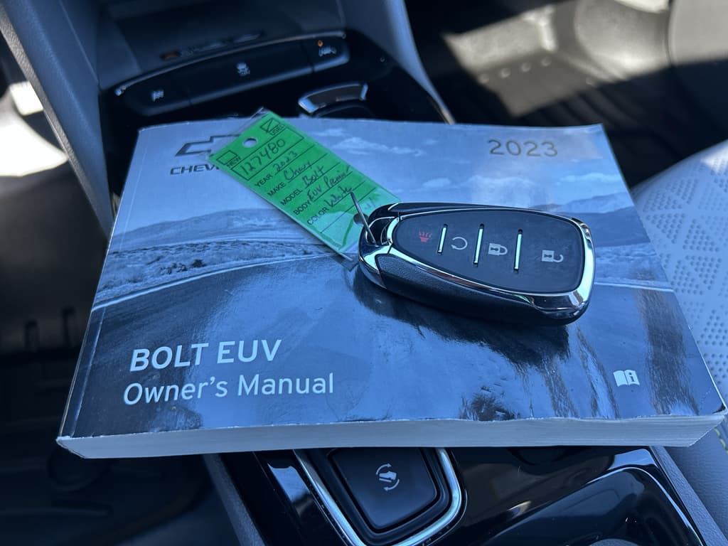 2023 Chevrolet Bolt EUV view 16