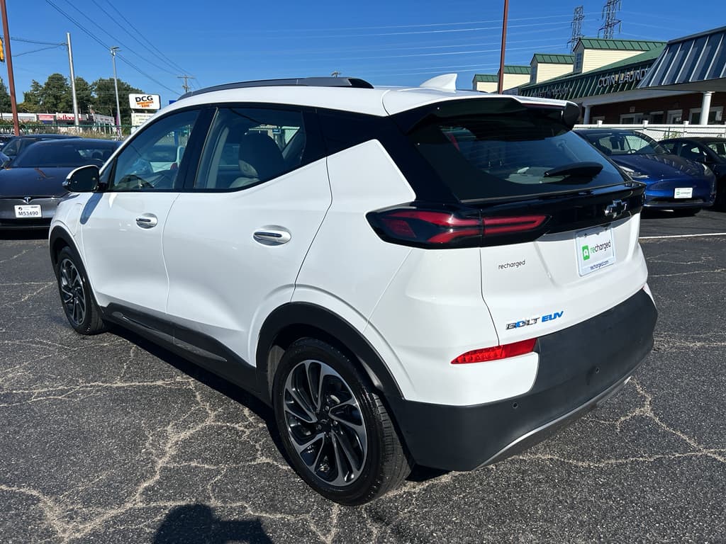 2023 Chevrolet Bolt EUV view 2