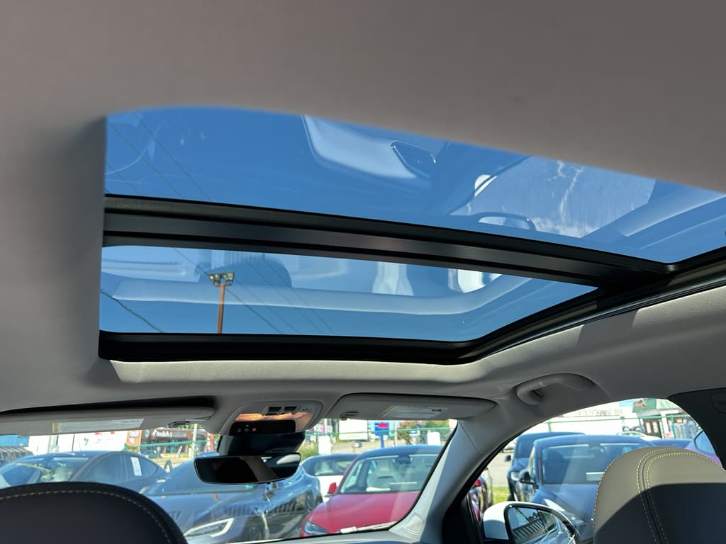 2023 Chevrolet Bolt EUV view 17