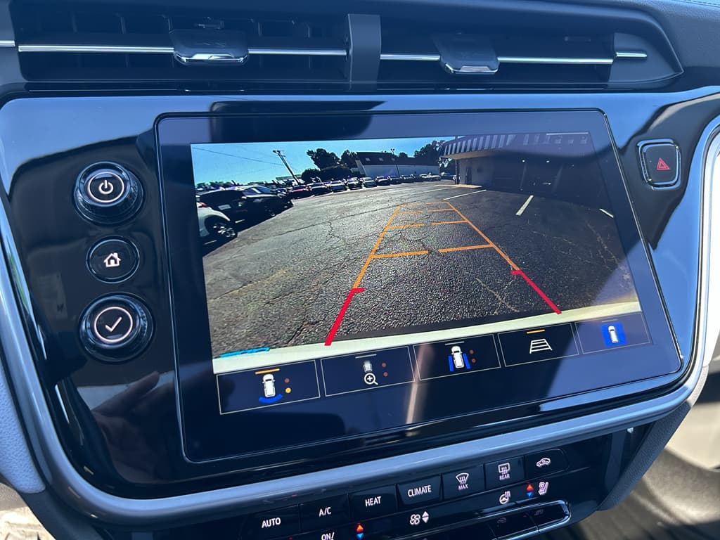 2023 Chevrolet Bolt EUV view 11