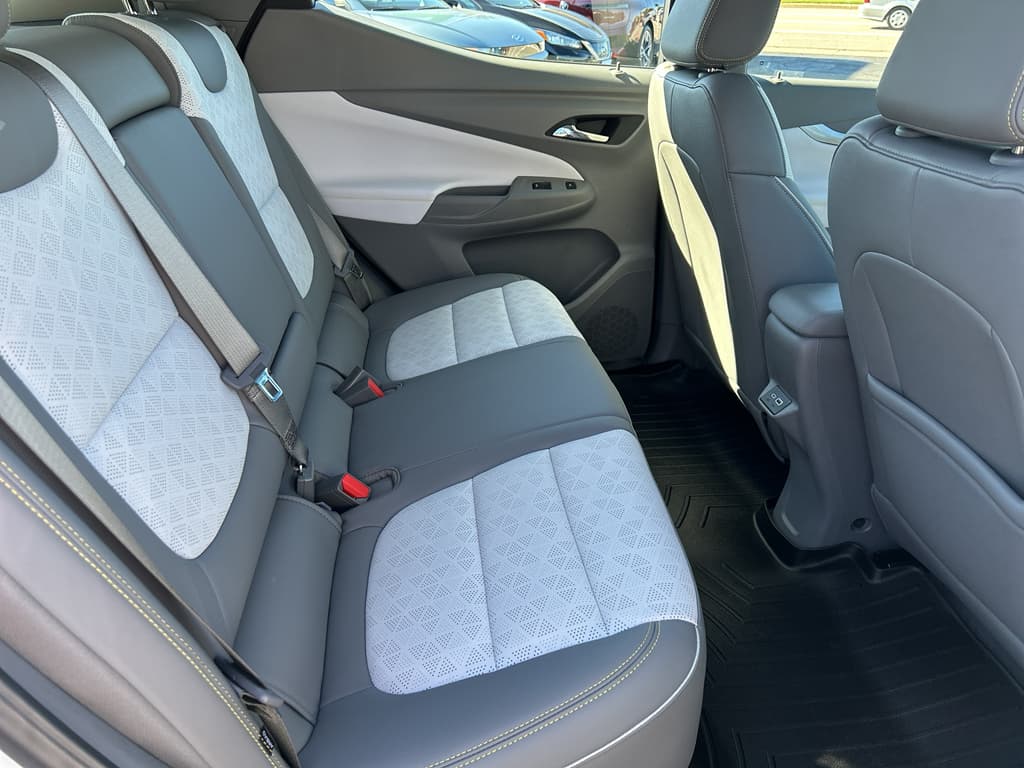 2023 Chevrolet Bolt EUV view 18