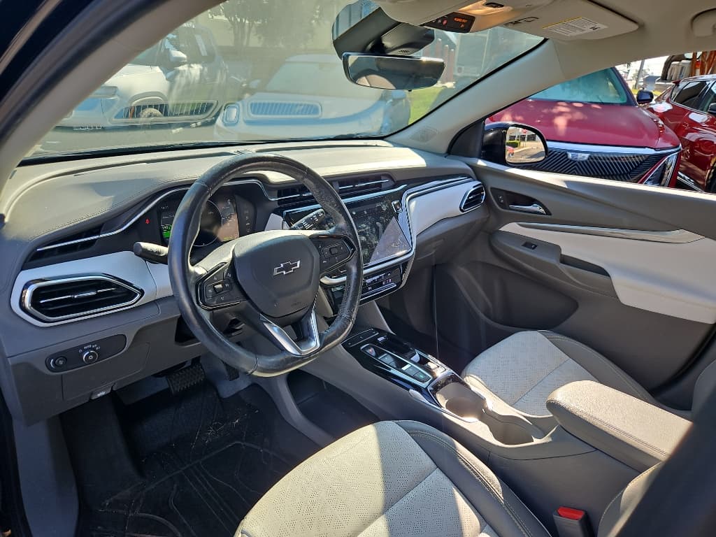 2022 Chevrolet Bolt EUV view 9
