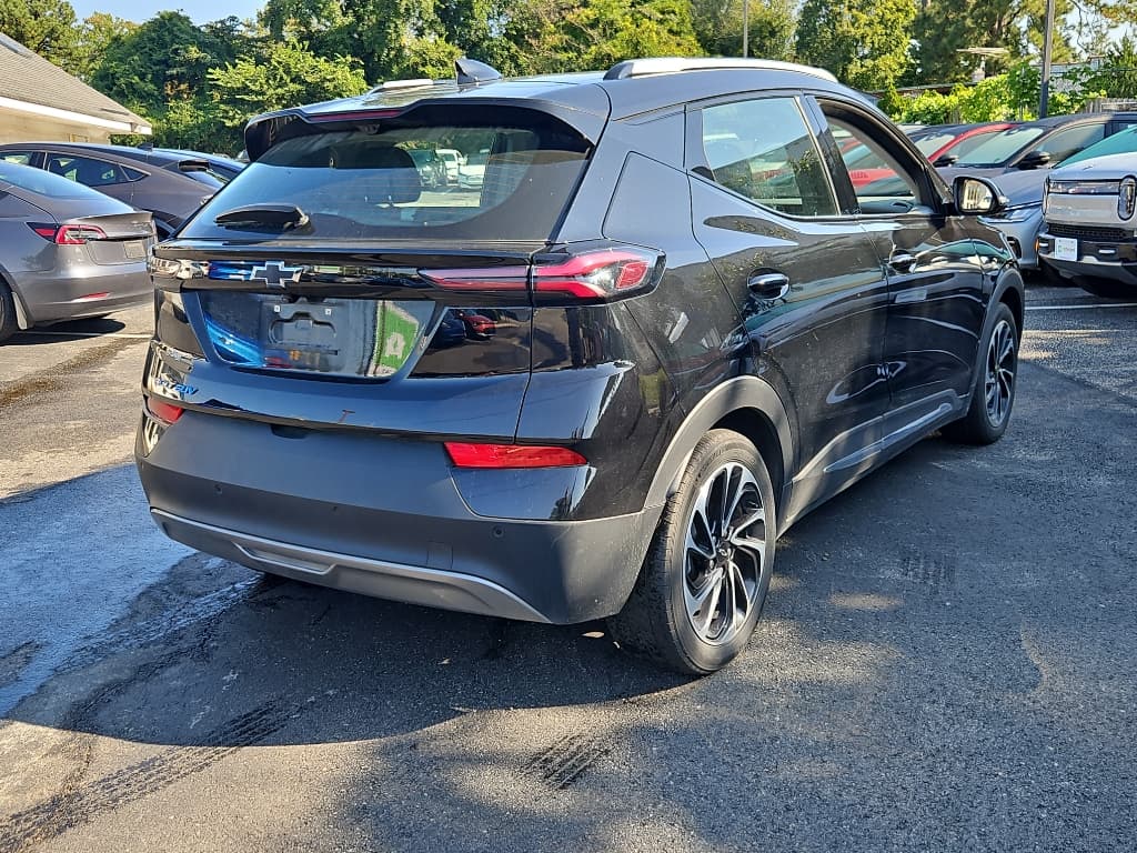 2022 Chevrolet Bolt EUV view 3