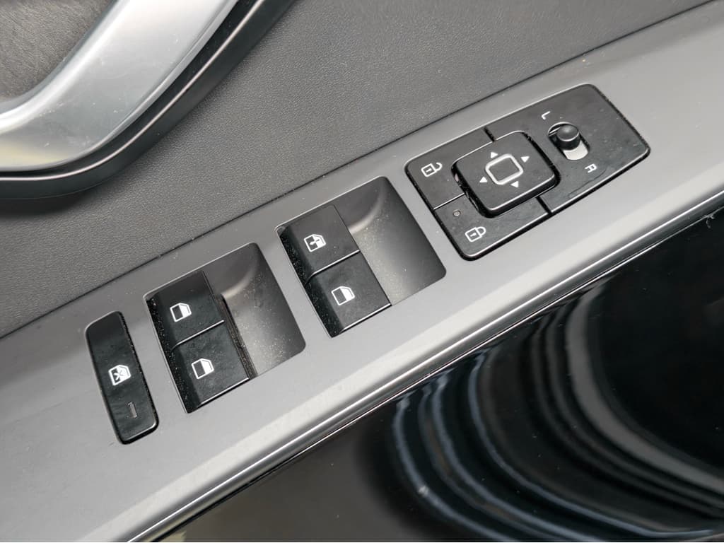 2024 Kia Niro EV view 7
