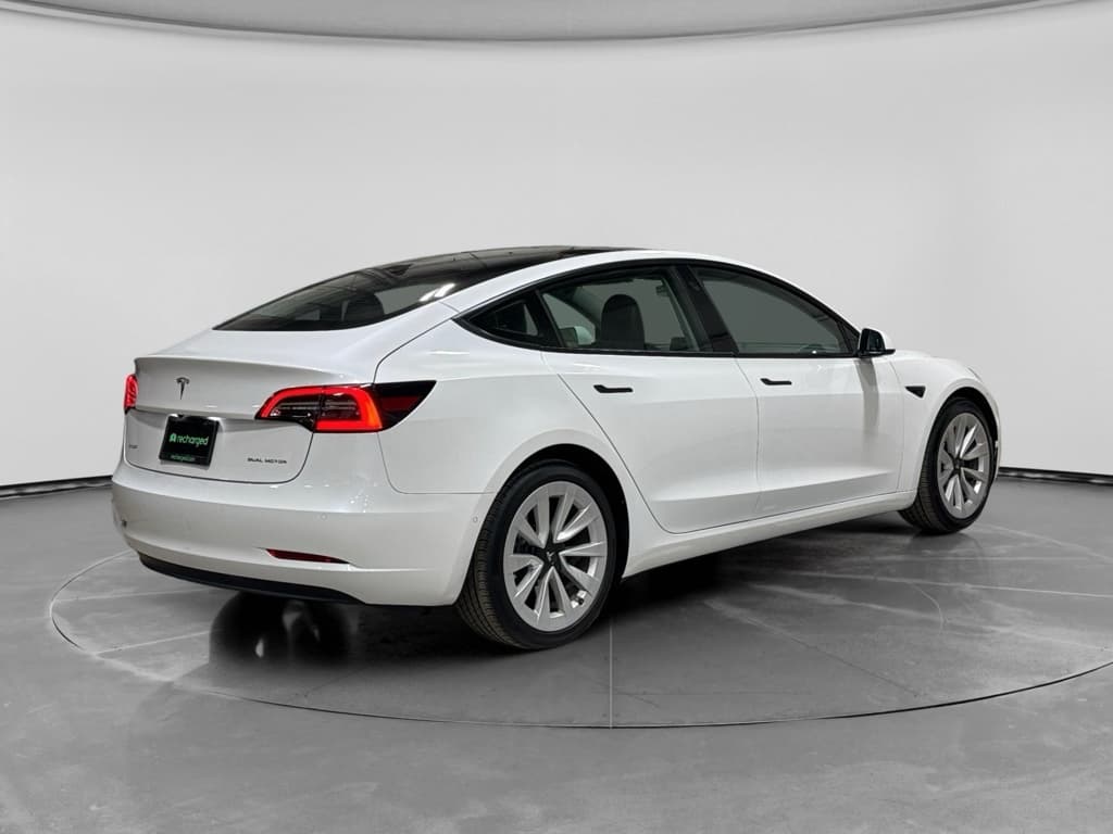 2022 Tesla Model 3 view 3
