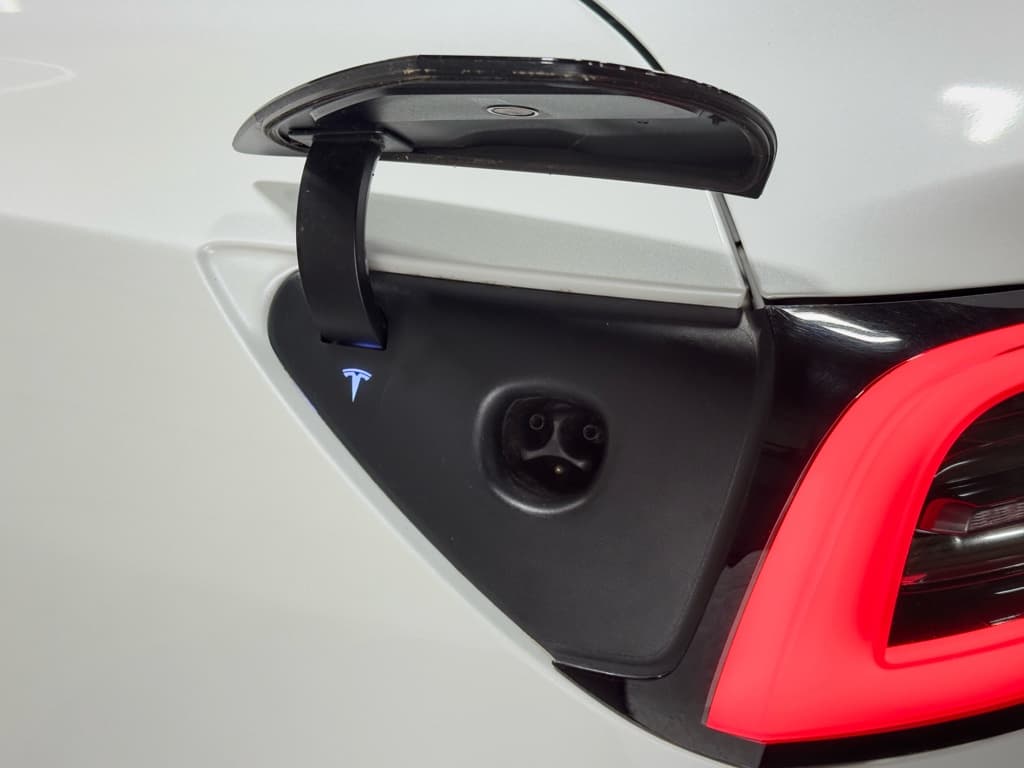 2022 Tesla Model 3 view 5