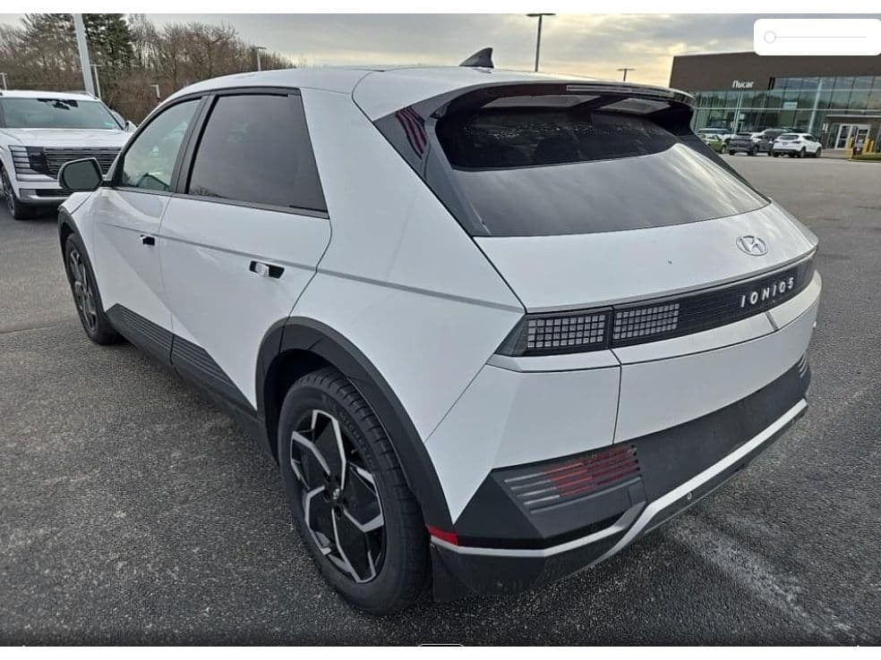 2023 Hyundai IONIQ 5 view 2