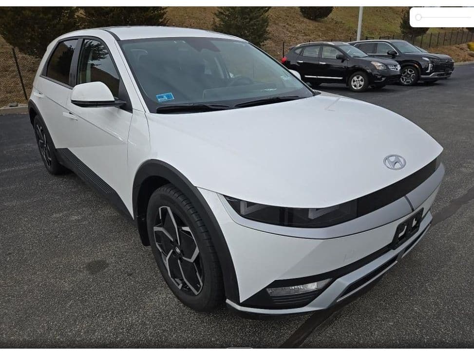 2023 Hyundai IONIQ 5 view 3