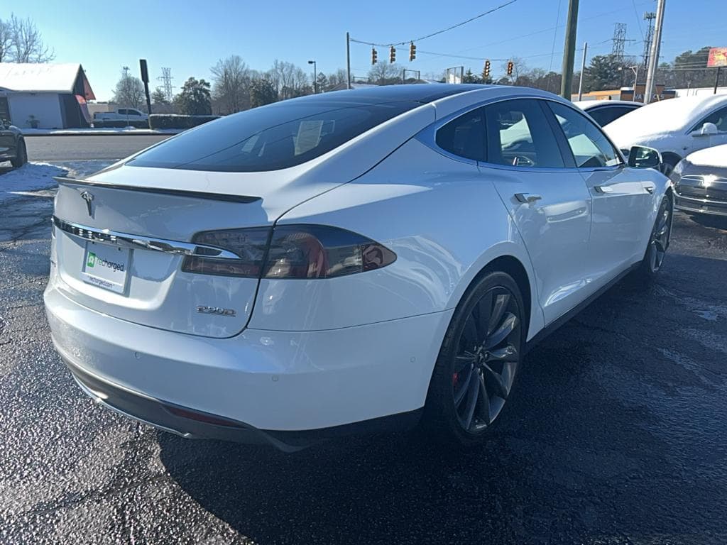 2016 Tesla Model S view 3