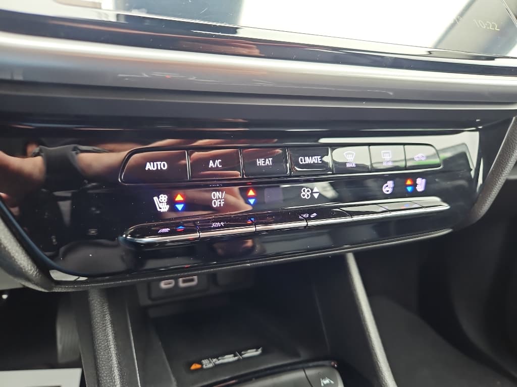 2022 Chevrolet Bolt EUV view 18