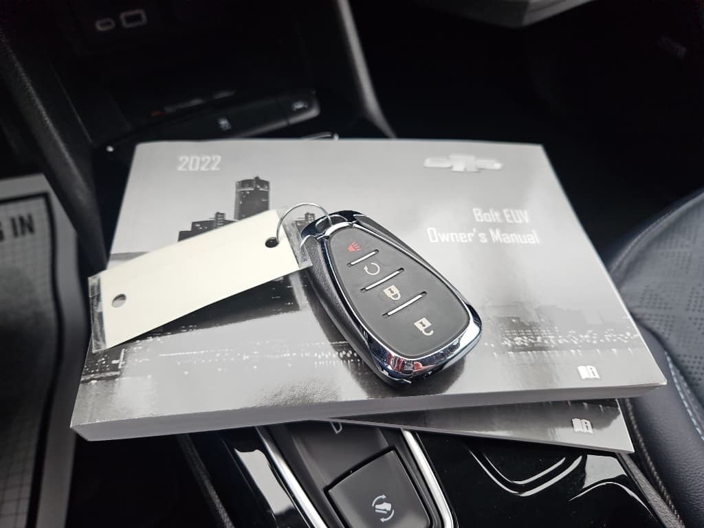 2022 Chevrolet Bolt EUV view 25