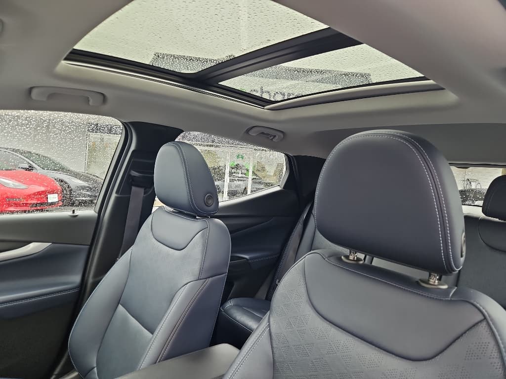 2022 Chevrolet Bolt EUV view 27