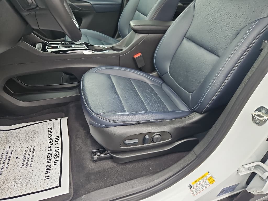 2022 Chevrolet Bolt EUV view 8