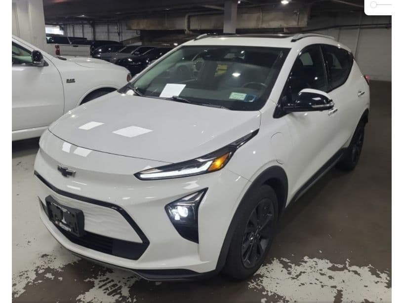 2022 Chevrolet Bolt EUV view 1