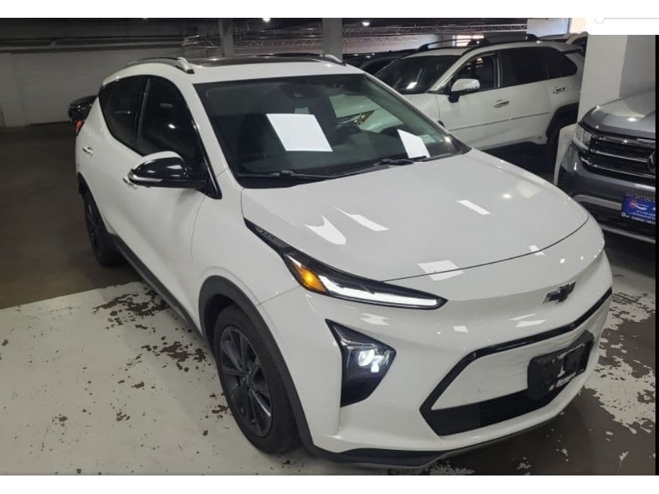 2022 Chevrolet Bolt EUV view 2