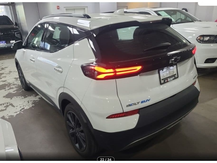 2022 Chevrolet Bolt EUV view 4