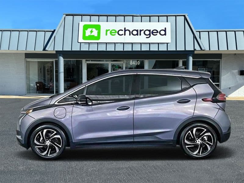 2022 Chevrolet Bolt EV view 2