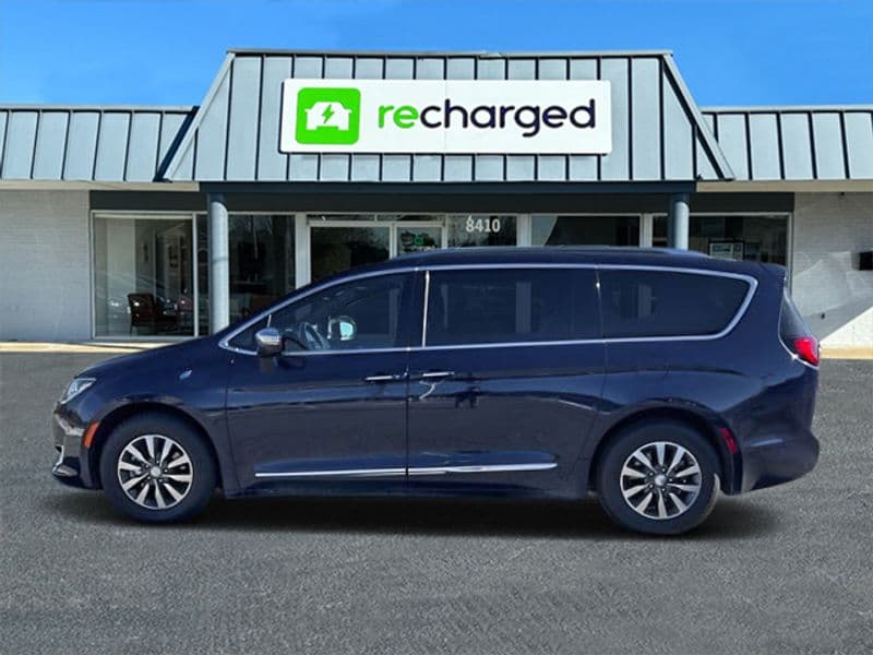 2020 Chrysler Pacifica view 7