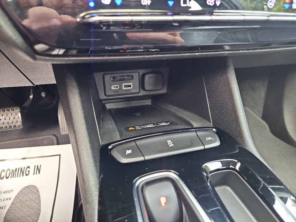 2022 Chevrolet Bolt EUV view 12