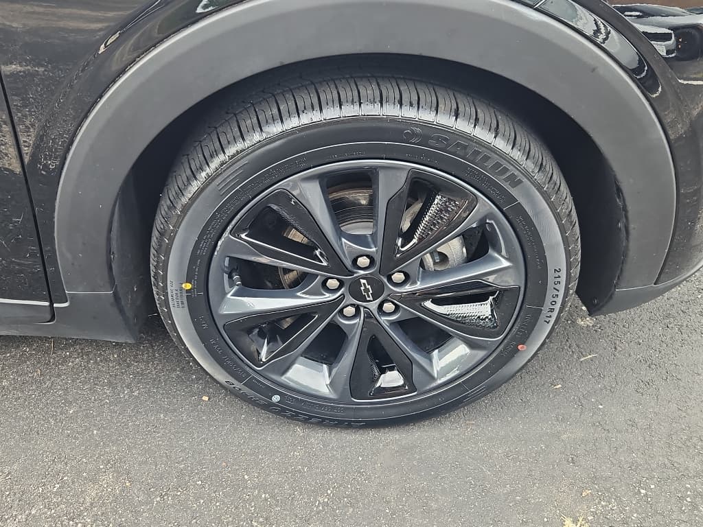 2022 Chevrolet Bolt EUV view 31