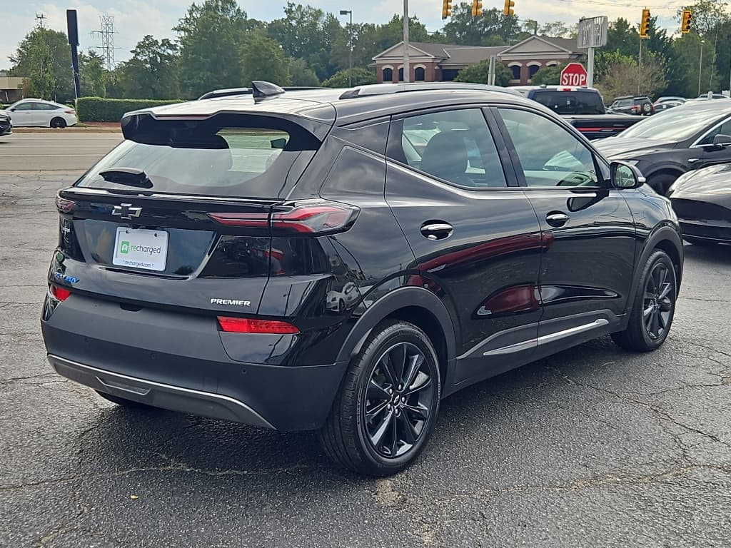 2022 Chevrolet Bolt EUV view 3