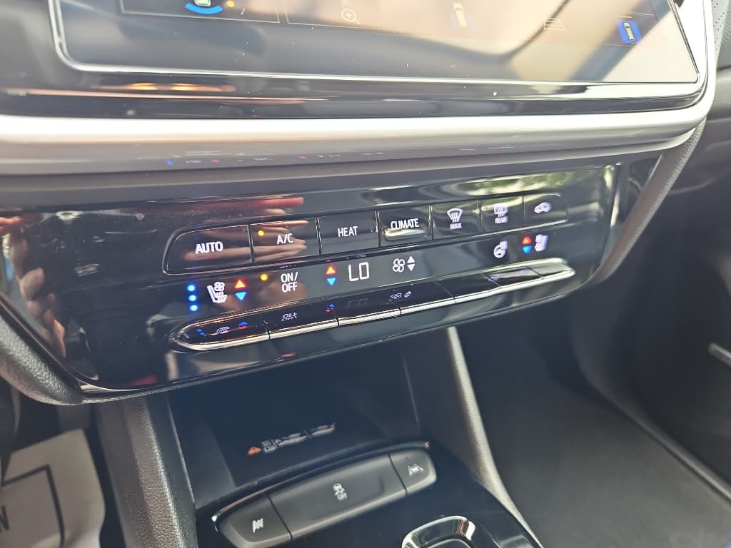 2022 Chevrolet Bolt EUV view 15