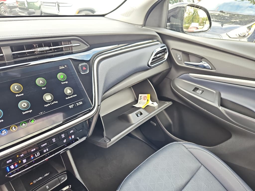 2022 Chevrolet Bolt EUV view 17