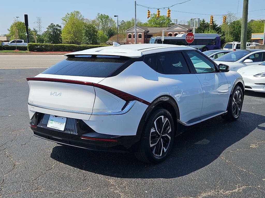 2023 Kia EV6 view 3