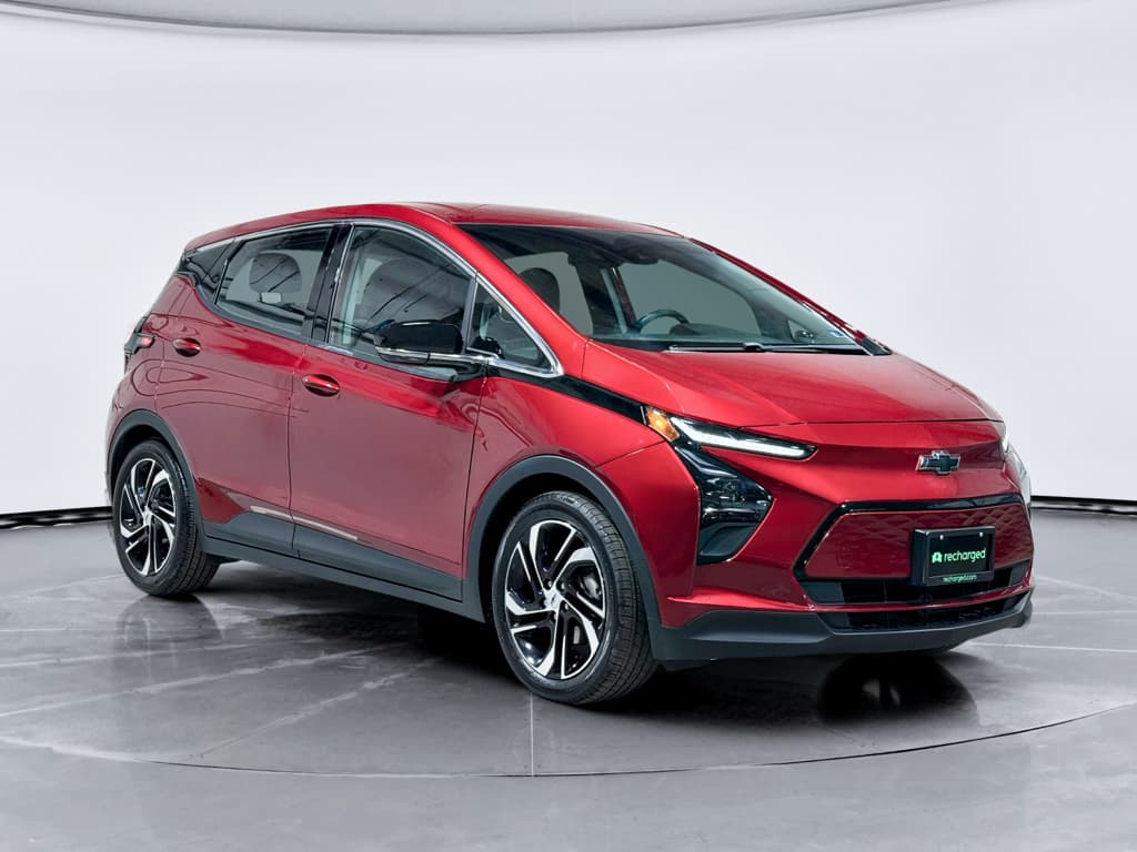 2022 Chevrolet Bolt EV view 4