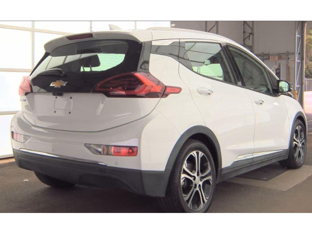2018 Chevrolet Bolt EV view 3