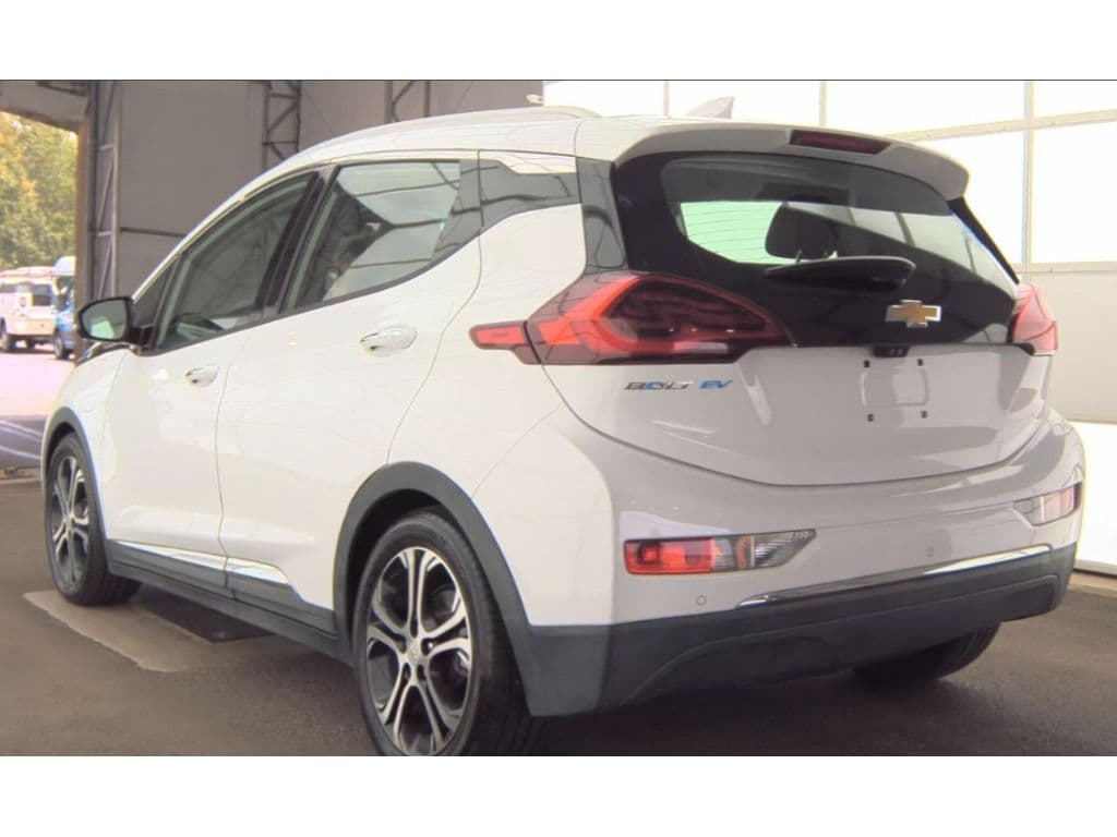 2018 Chevrolet Bolt EV view 4