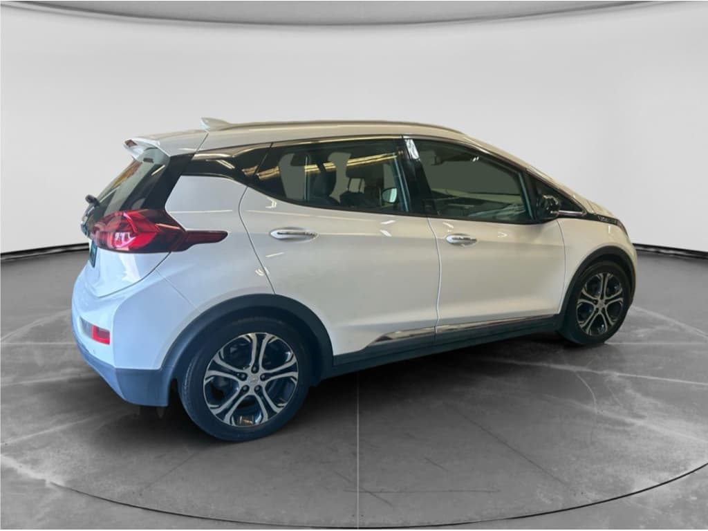2018 Chevrolet Bolt EV view 4