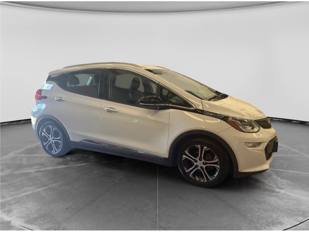 2018 Chevrolet Bolt EV view 3