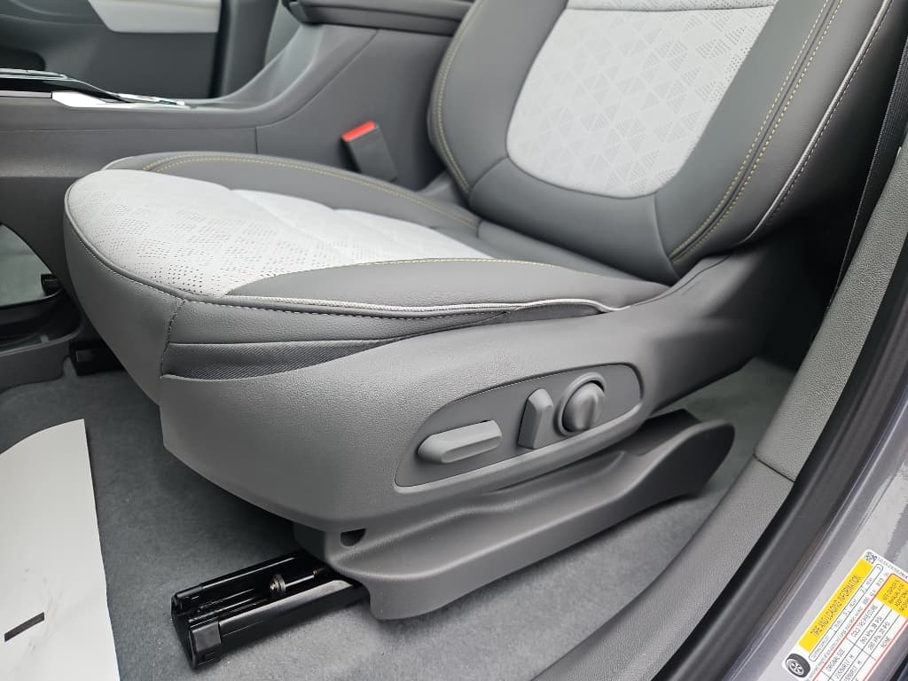 2022 Chevrolet Bolt EUV view 7