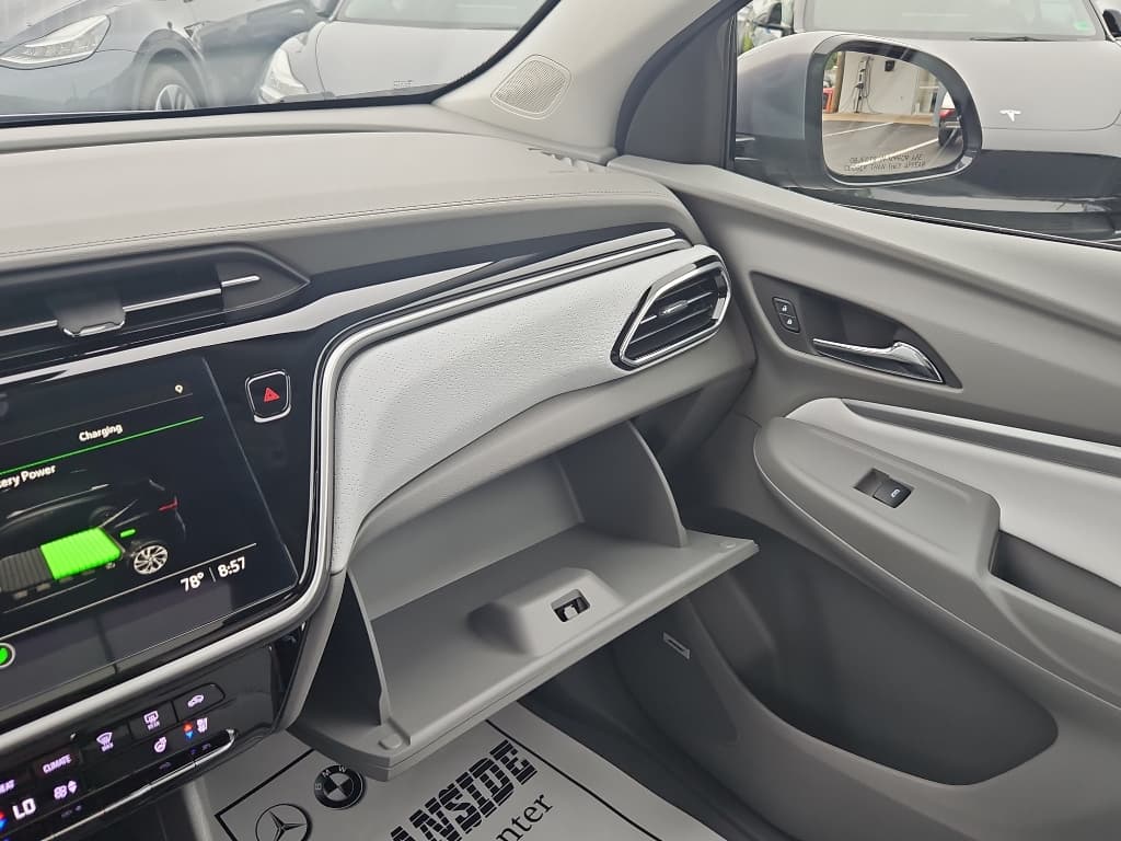 2022 Chevrolet Bolt EUV view 23