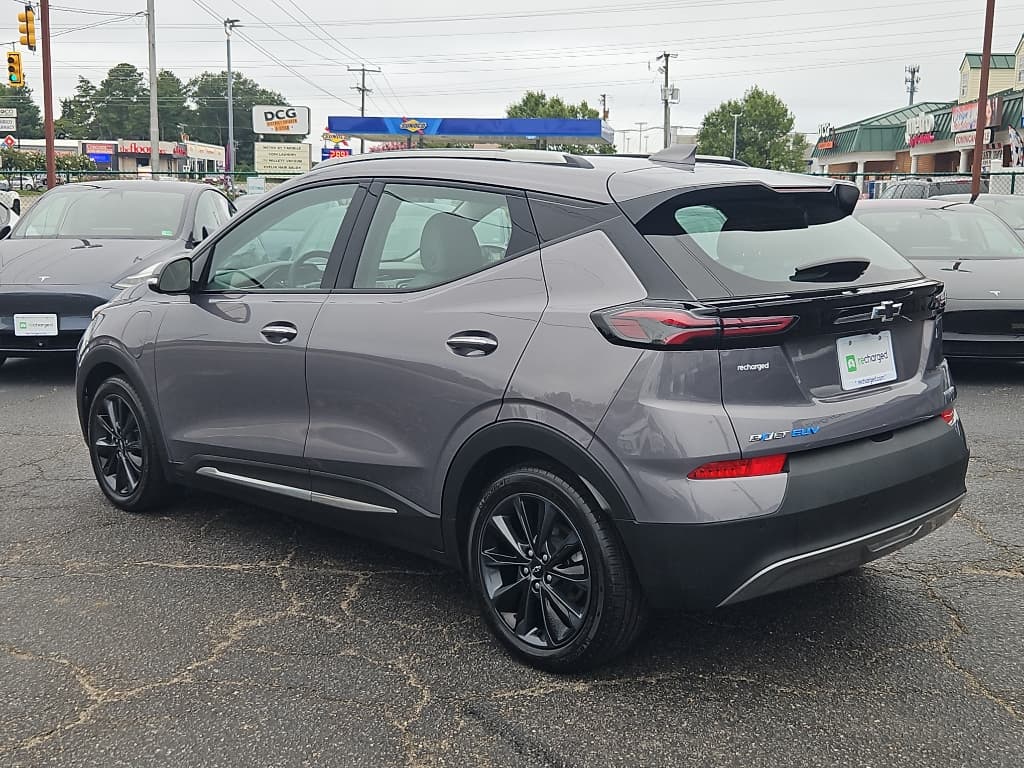 2022 Chevrolet Bolt EUV view 2