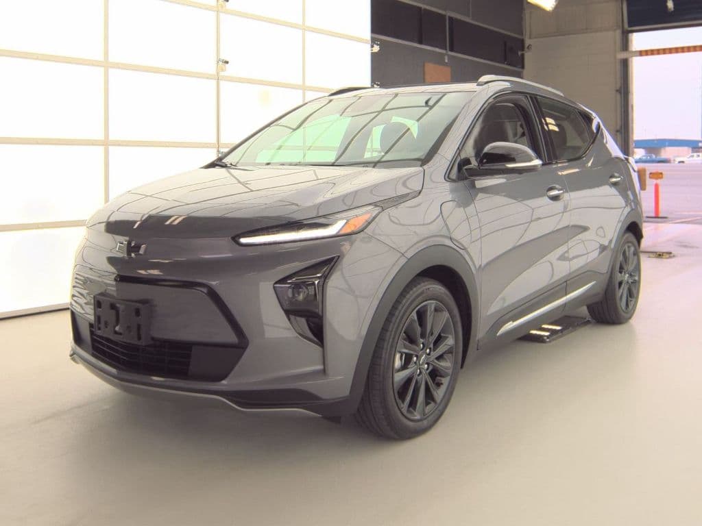 2022 Chevrolet Bolt EUV view 1