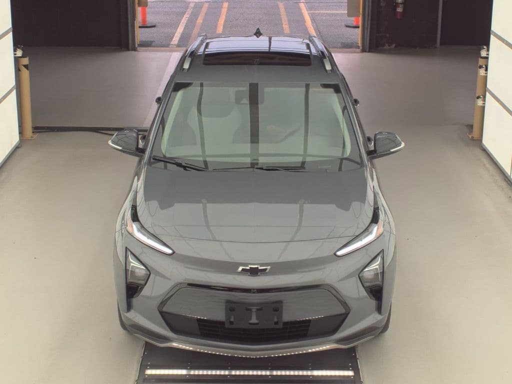 2022 Chevrolet Bolt EUV view 2