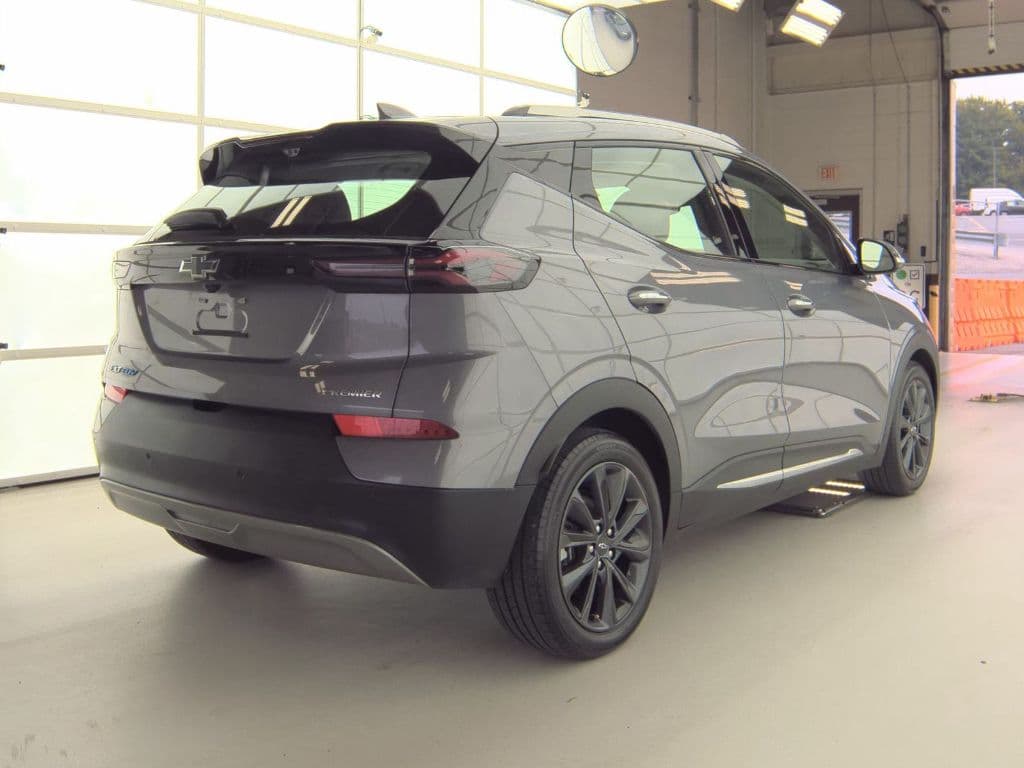 2022 Chevrolet Bolt EUV view 4
