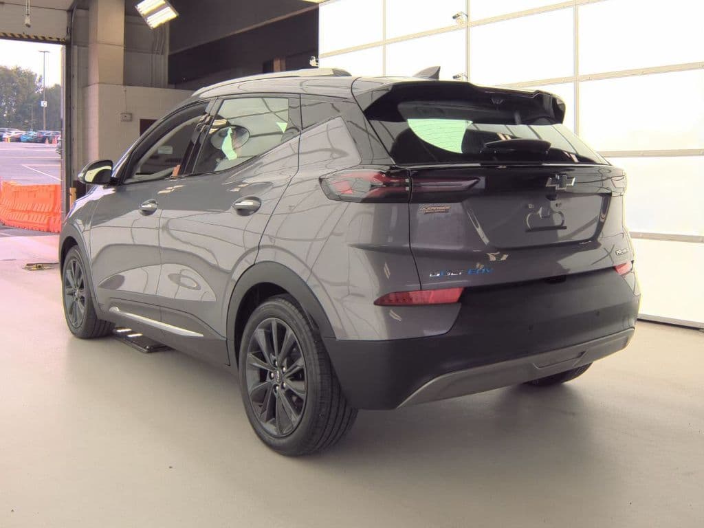 2022 Chevrolet Bolt EUV view 6