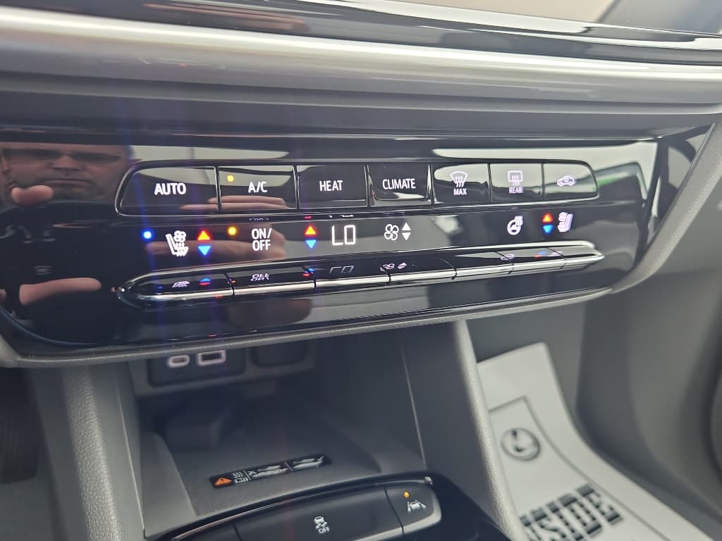 2022 Chevrolet Bolt EUV view 19