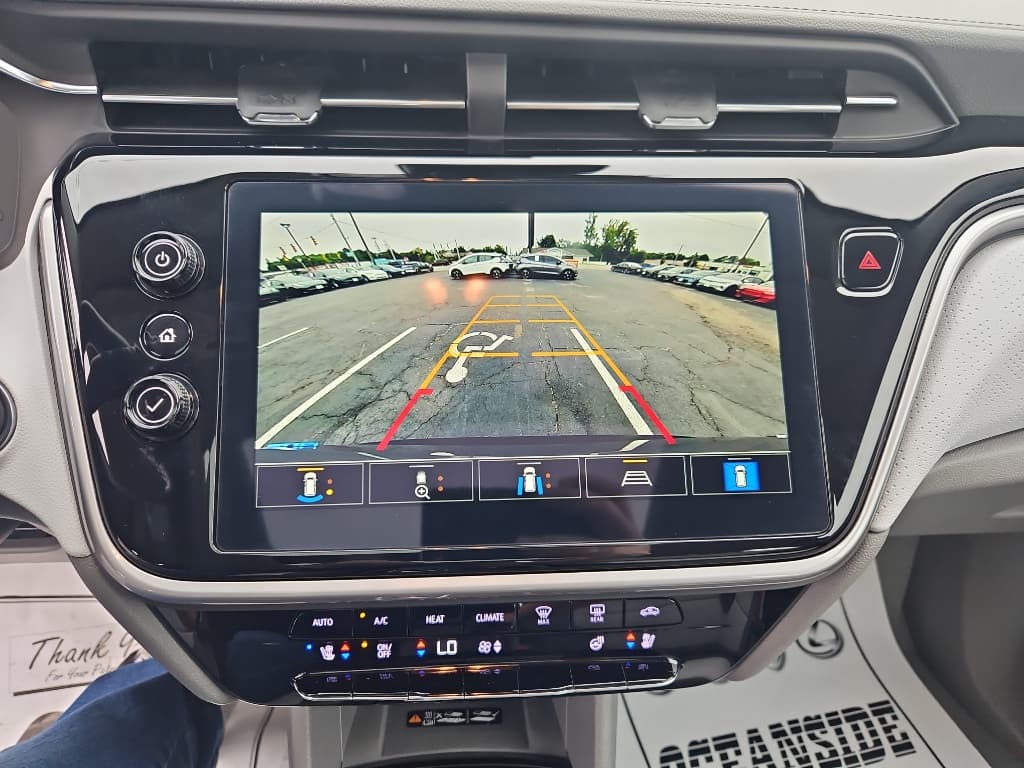 2022 Chevrolet Bolt EUV view 18