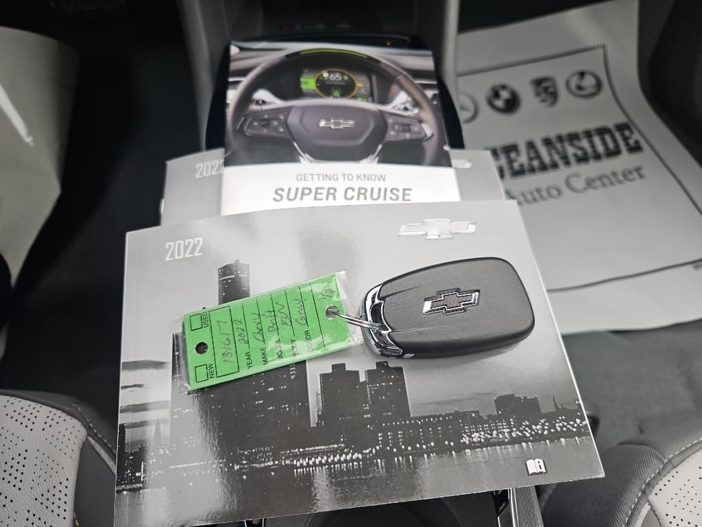 2022 Chevrolet Bolt EUV view 24
