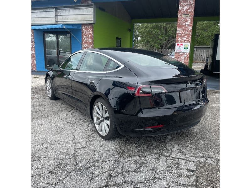 2018 Tesla Model 3 view 4