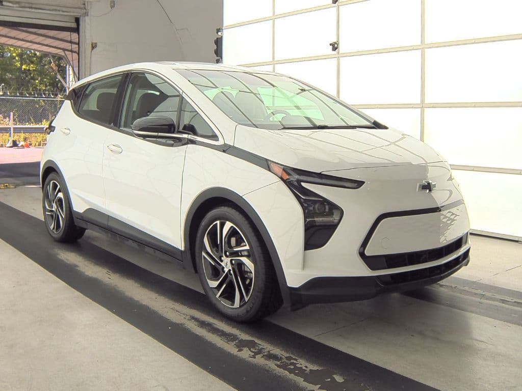2022 Chevrolet Bolt EV view 2