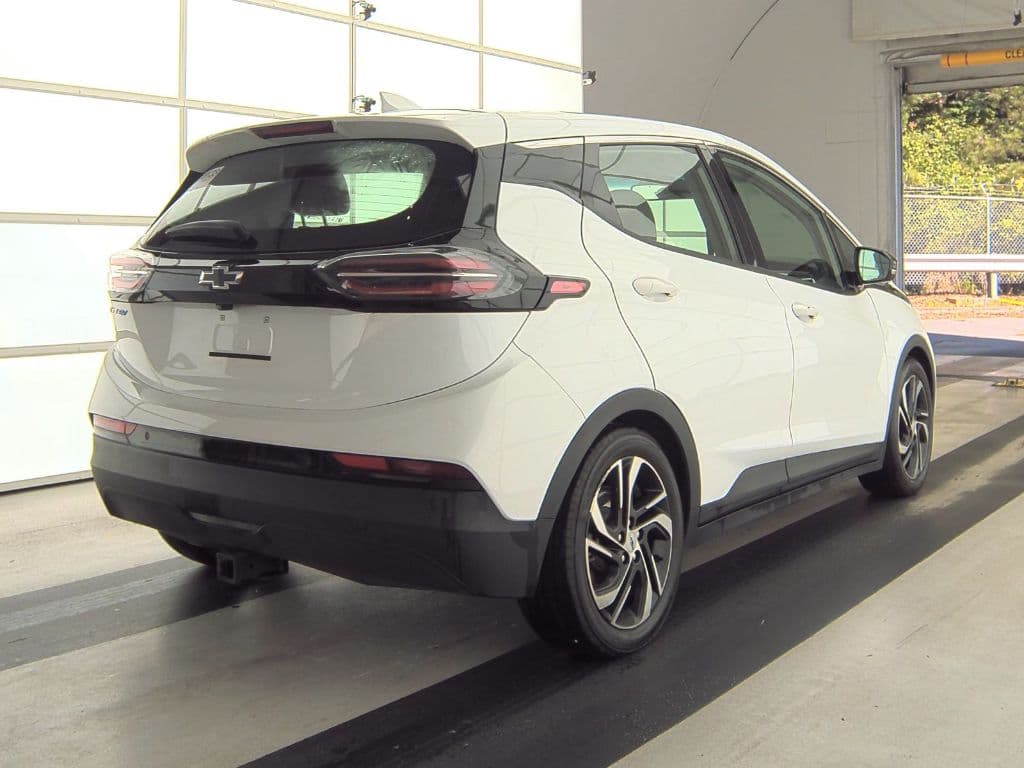 2022 Chevrolet Bolt EV view 3