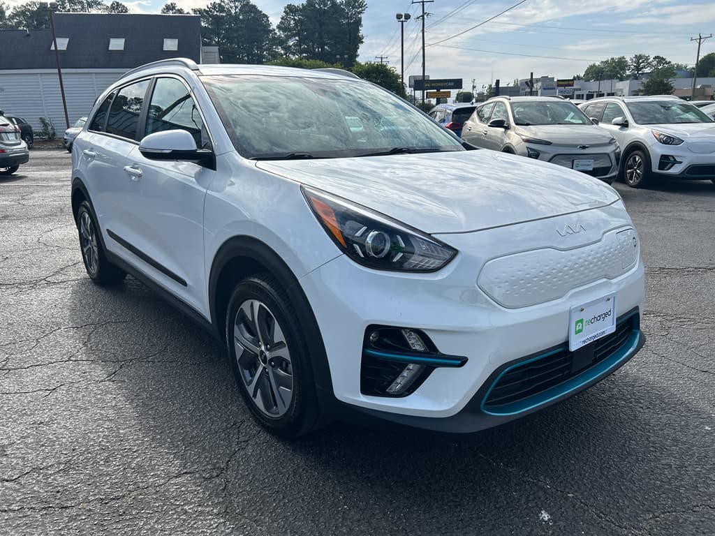 2022 Kia Niro EV view 4