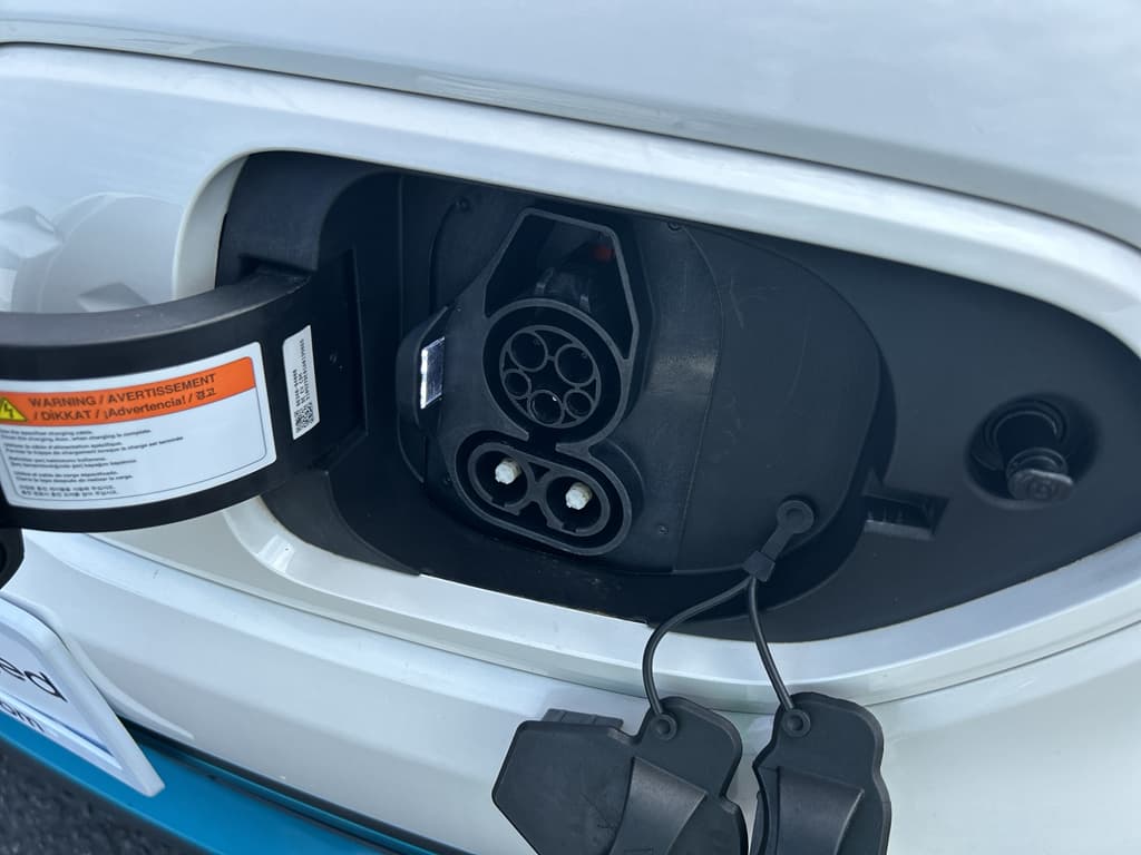 2022 Kia Niro EV view 5