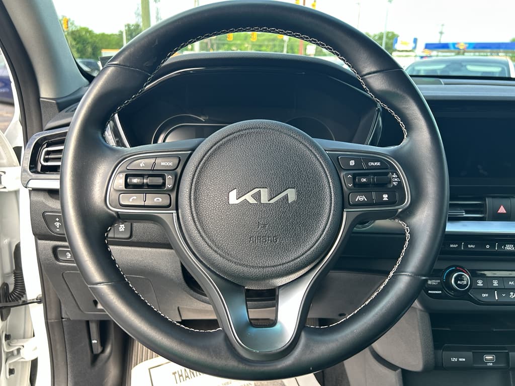 2022 Kia Niro EV view 8