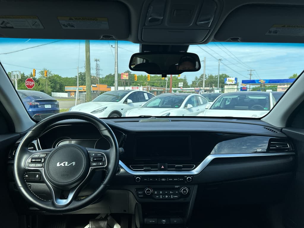2022 Kia Niro EV view 15